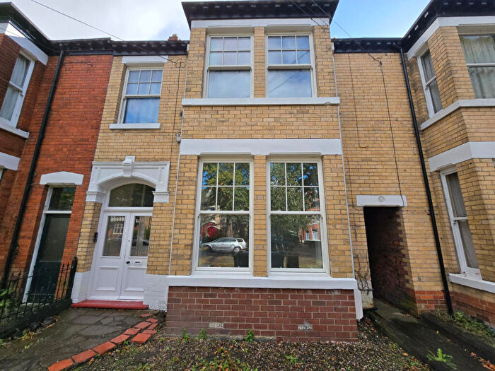 2 Bedroom Flat To Rent In Westbourne Avenue, Princes Avenue, Hull, Yorkshire, HU5