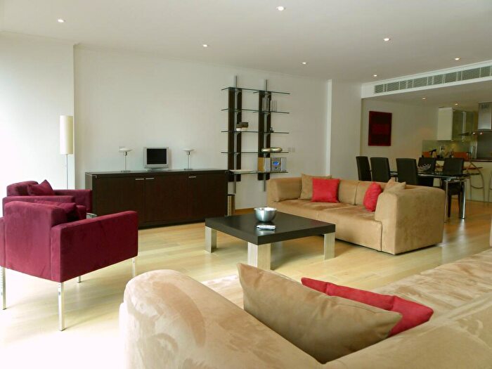 2 Bedroom Apartment To Rent In No. West India Quay, Hertsmere Road, Canary Wharf, London, E14