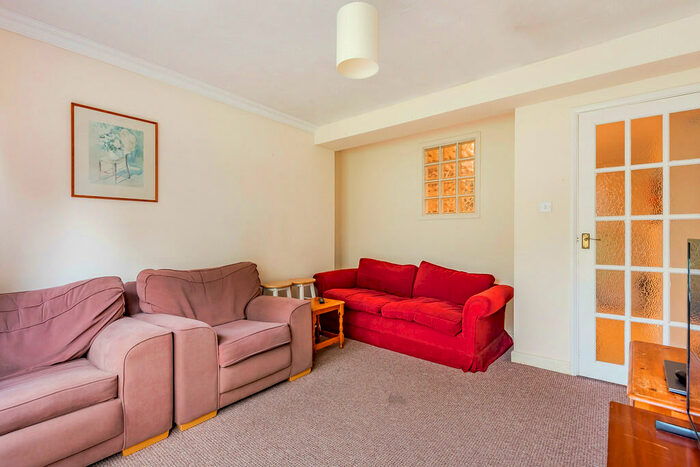 4 Bedroom Semi-Detached House To Rent In Cabell Road, Guildford, GU2