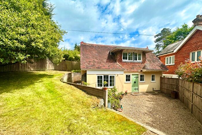 2 Bedroom Cottage To Rent In Hindhead Road Hindhead, GU26