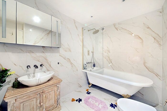 1 Bedroom Terraced House To Rent In Ferndale Road, Clapham, SW4