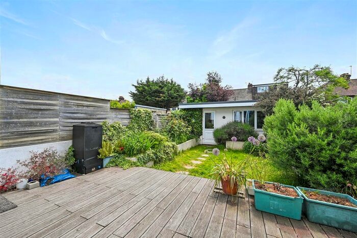 3 Bedroom End Of Terrace House For Sale In Court Way, Acton, London, W3