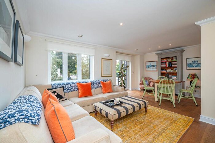 2 Bedroom Apartment For Sale In Warwick Road, Stratford-Upon-Avon, CV37