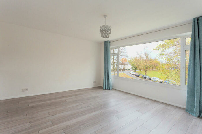 2 Bedroom Apartment To Rent In Princes Road, Weybridge, KT13