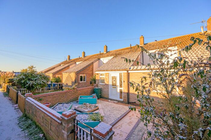 3 Bedroom Terraced House For Sale In Elm Close, Huntingdon, PE29