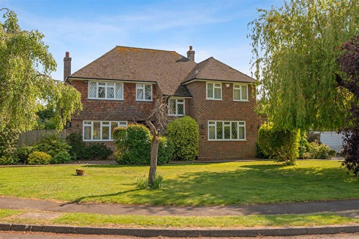4 Bedroom Detached House For Sale In Paddocks Way, Ashtead, KT21