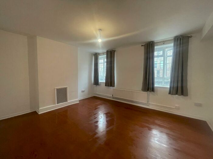 3 Bedroom Apartment To Rent In Lorne House, Ben Jonson Road, London, Greater London, E1
