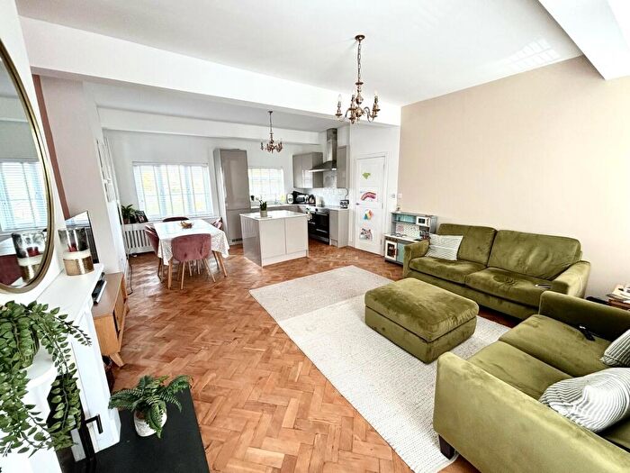 4 Bedroom Apartment To Rent In Palatine Road, Northenden, Manchester, M22