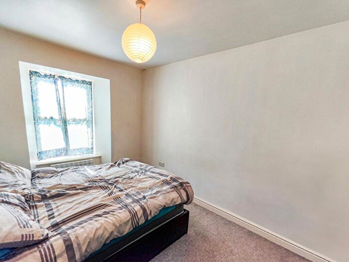4 Bedroom End Of Terrace House For Sale In Sunbury, The Barn., PL26