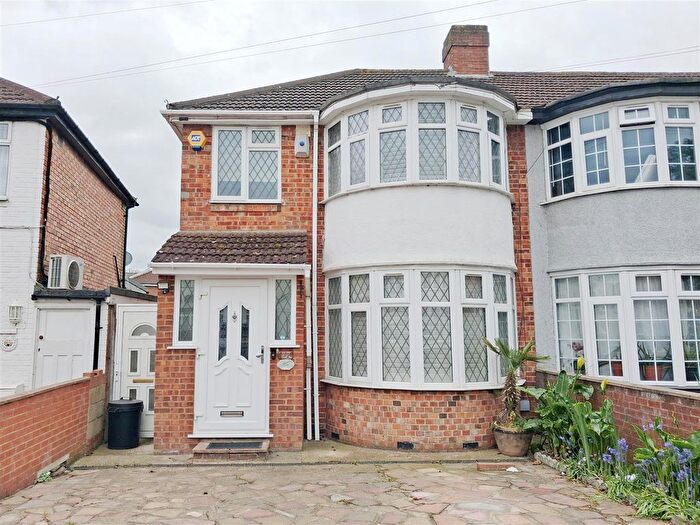 3 Bedroom End Terrace House For Sale In Berwick Avenue, Hayes, UB4