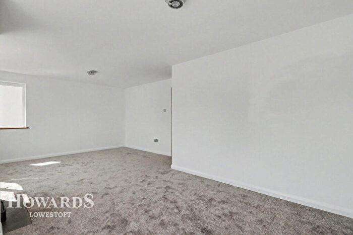 2 Bedroom Detached Bungalow For Sale In Colville Road, Lowestoft, NR33