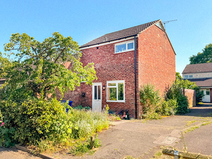 2 Bedroom Link Detached House For Sale In Aureole Walk, Newmarket, Suffolk, CB8