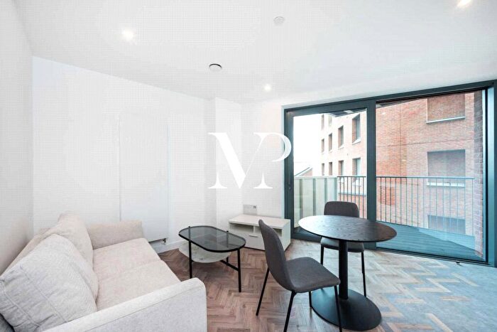 Apartment To Rent In Three Waters, River Apartment, Gillinder Street, E3