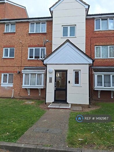1 Bedroom Flat To Rent In Plowman Close, London, N18