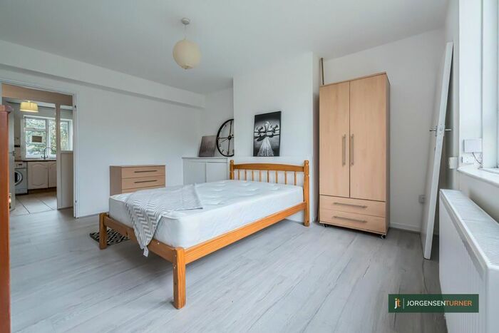 4 Bedroom Flat To Rent In Stroudley House, SW8