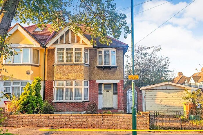 3 Bedroom Semi Detached House For Sale In Forest Road, Sutton, SM3