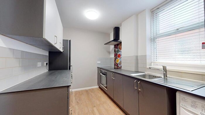 5 Bedroom Flat To Rent In Chestnut Grove, Liverpool, L15