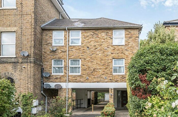 2 Bedroom Apartment For Sale In Anerley Park, London, SE20