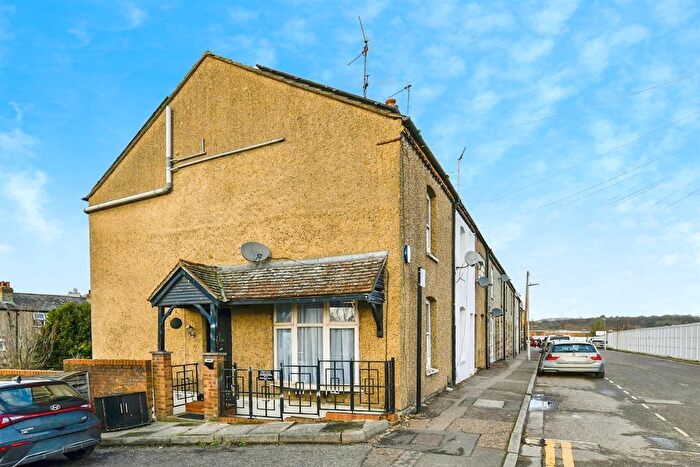 3 Bedroom End Of Terrace House For Sale In Marshgate Drive, Hertford, SG13