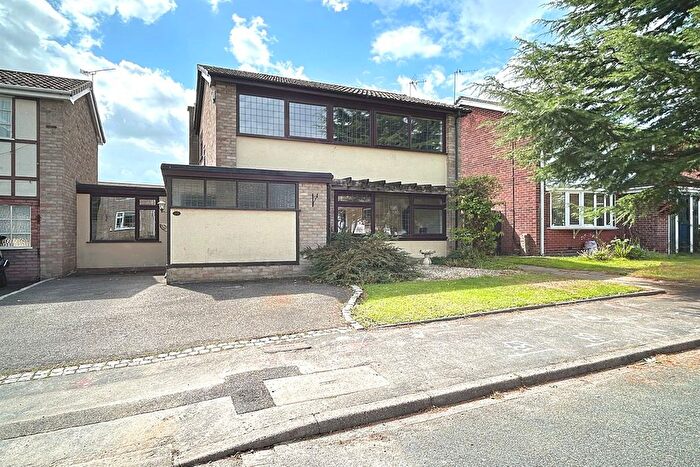 3 Bedroom Link Detached House For Sale In St. Andrews Drive, Holmes Chapel, CW4