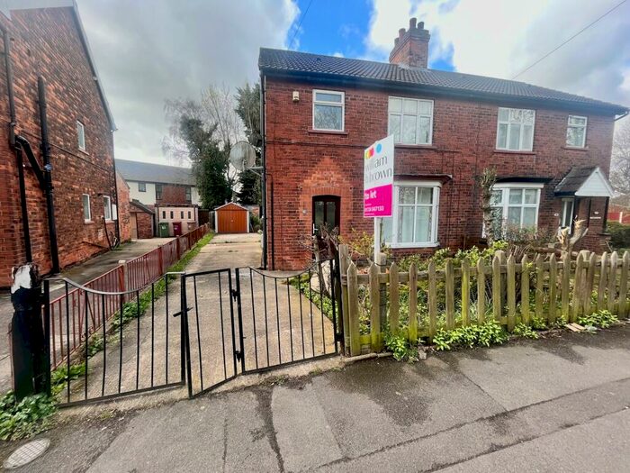 3 Bedroom Semi-Detached House To Rent In Henderson Avenue, Scunthorpe, DN15