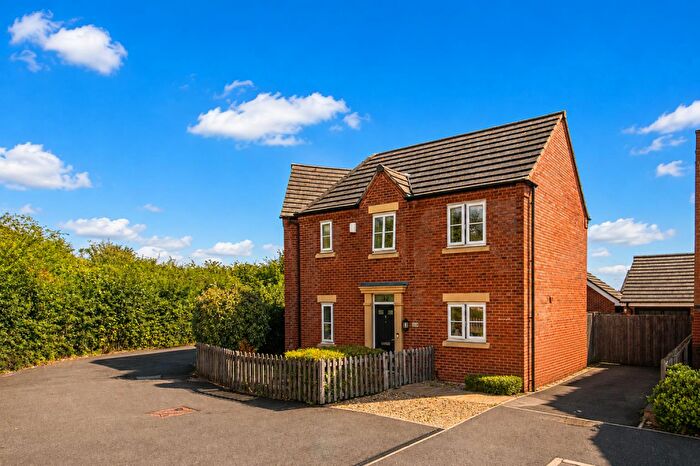 3 Bedroom Semi-Detached House For Sale In Thompson Way, Rothwell, NN14