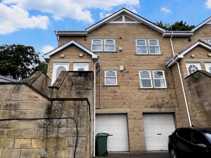 2 Bedroom Flat To Rent In Newlay Wood Rise, Horsforth, Leeds, West Yorkshire, LS18