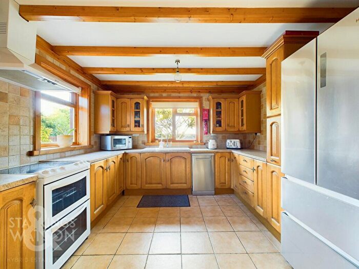 3 Bedroom Chalet For Sale In Pond Lane, Upper Holton, Halesworth, IP19