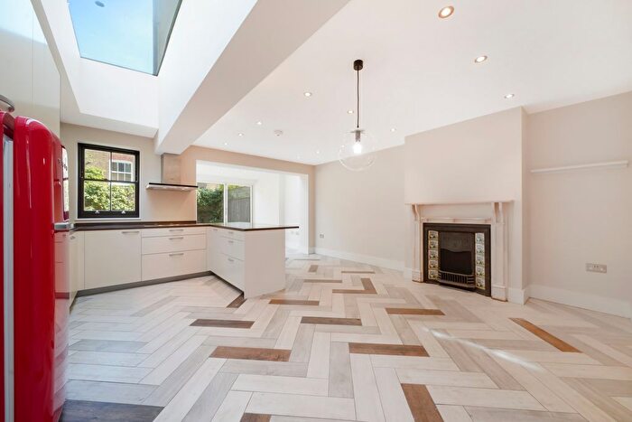 5 Bedroom Terraced House To Rent In Narbonne Avenue, Clapham, London, SW4