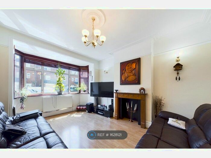 3 Bedroom Semi-Detached House To Rent In Montrose Road, Harrow, HA3
