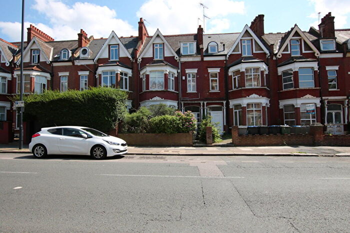 2 Bedroom Flat To Rent In Chichele Road, Willesden, London, NW2