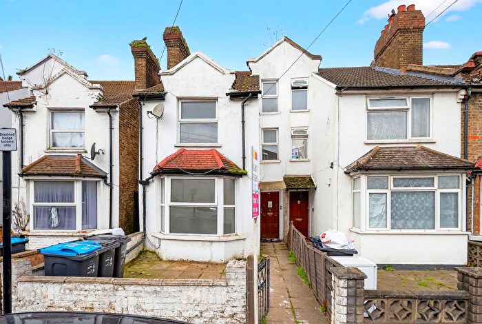 3 Bedroom Terraced House For Sale In Bensham Lane, Thornton Heath, CR7