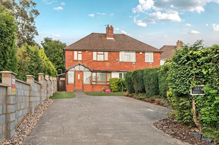 3 Bedroom Semi-Detached House For Sale In Brighton Road, Lower Kingswood, KT20
