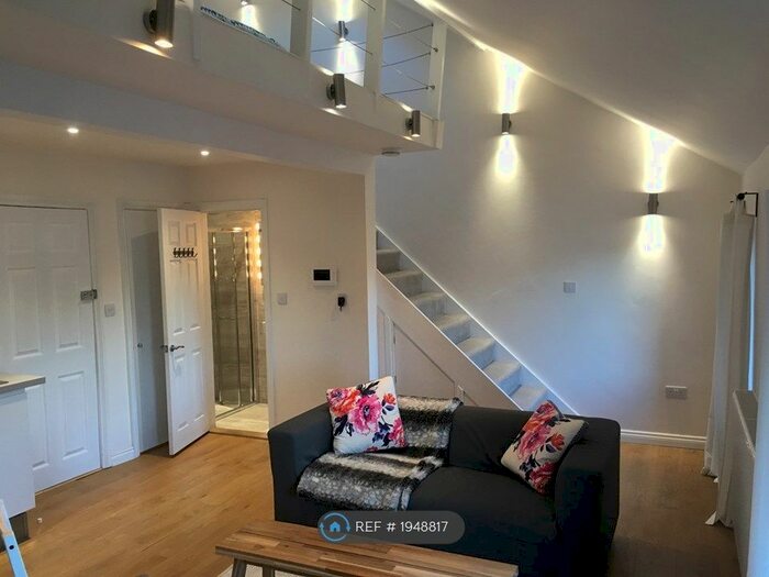 1 Bedroom Flat To Rent In Auckland Road East, Southsea, PO5