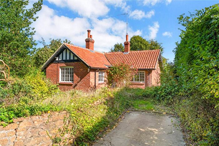2 Bedroom Bungalow For Sale In Shotteswell, Banbury, Warwickshire, OX17