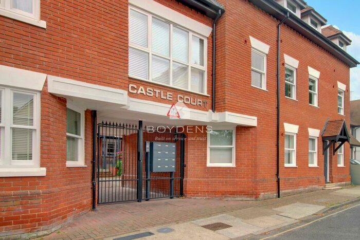 2 Bedroom Flat To Rent In Castle Court, Colchester, CO1