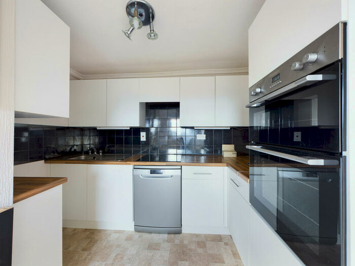 1 Bedroom Flat To Rent In Carlton House, Anlaby Road, HU3