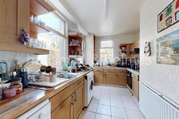 3 Bedroom House For Sale In Hamilton Road, NW11