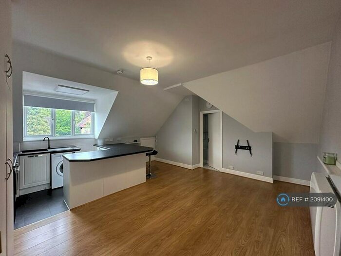 1 Bedroom Flat To Rent In Normanton Road, South Croydon, CR2