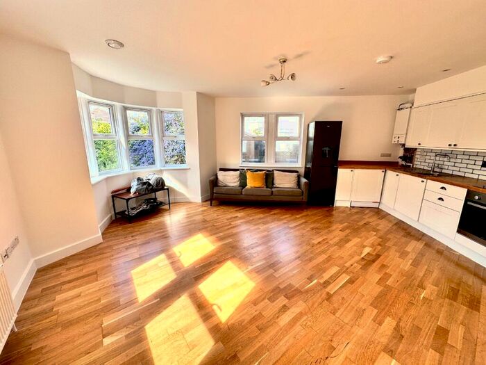 1 Bedroom Ground Maisonette To Rent In Waverley Road, Plumstead, London, SE18