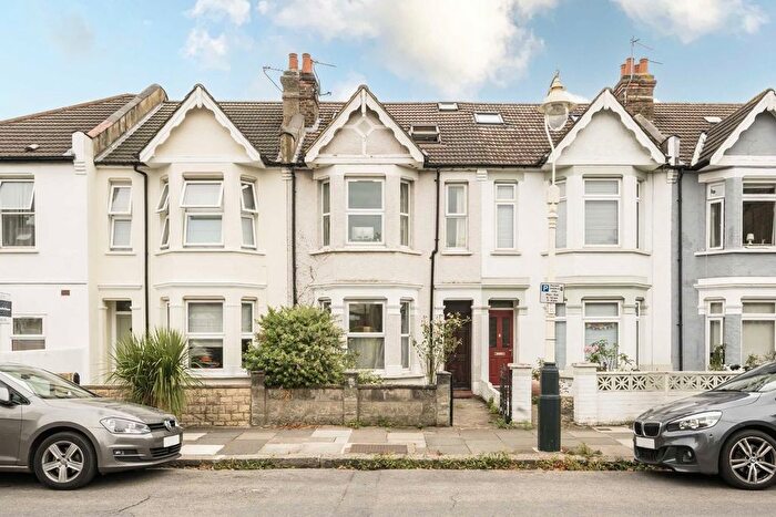 4 Bedroom Property For Sale In Northcroft Road, Northfields, W13