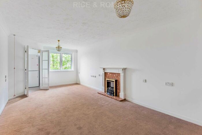 2 Bedroom Flat To Rent In Royston Court, Hinchley Wood, KT10