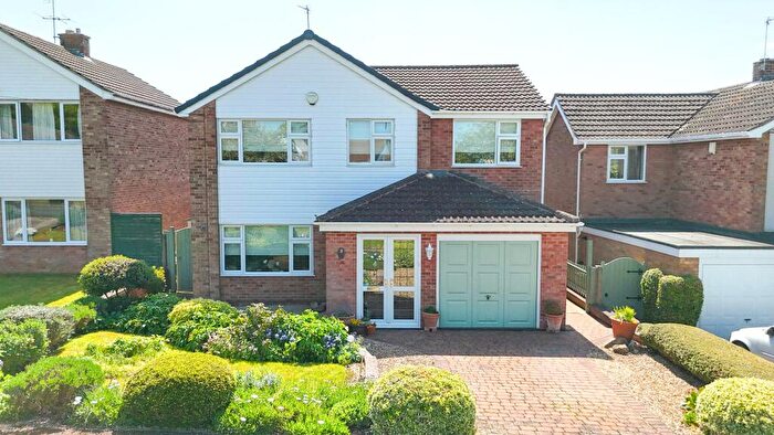 4 Bedroom Detached House For Sale In Wych Elm Close, Great Glen, LE8