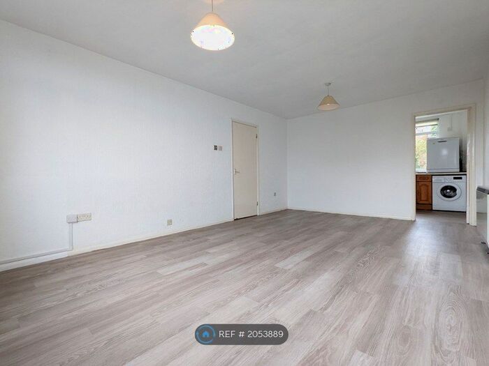 2 Bedroom Flat To Rent In Braemor Court, Bristol, BS9