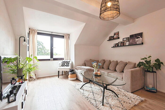 1 Bedroom Flat For Sale In High Street, Shefford, SG17