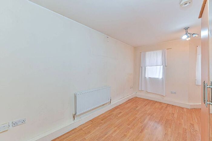 2 Bedroom Flat For Sale In Kelly Avenue, Peckham, London, SE15