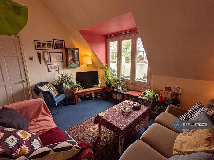 2 Bedroom Flat To Rent In Amhurst Park, London, N16