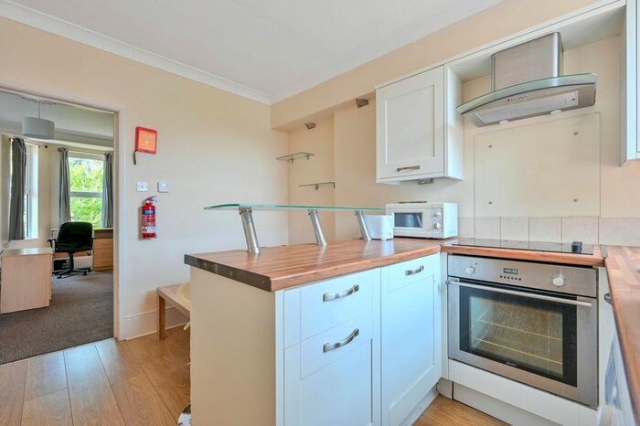 2 Bedroom Flat To Rent In Woodbridge Road, Guildford, GU1