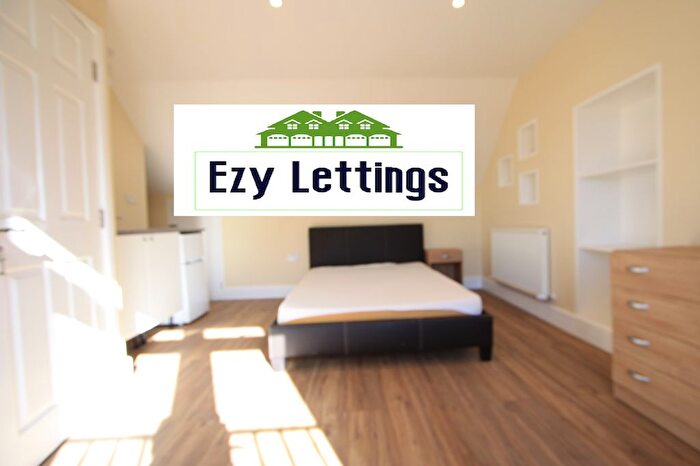 3 Bedroom Flat To Rent In Kingston Road, New Malden, KT3