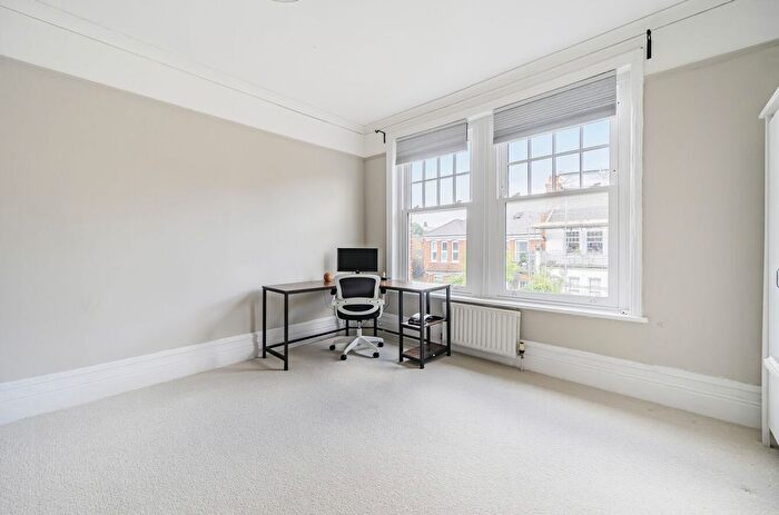 2 Bedroom Flat For Sale In Queensthorpe Road, Sydenham, SE26